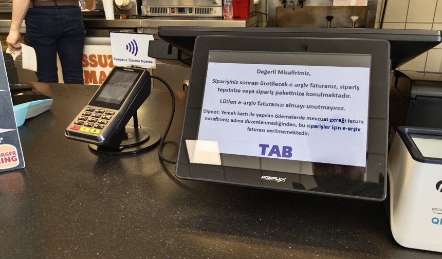 Uşak Karun AVM'deki Burger King, ekipmanlarını yenileyip yakında tekrar satışa başlayacak