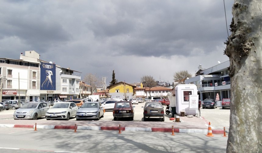 Uşak Belediyesi, şahısların da hakkının bulunduğu arsayı otoparka çevirdi!