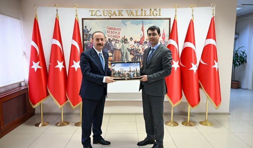 Uşak Valisi Serdar Kartal’a mevkidaşından hayırlı olsun ziyareti