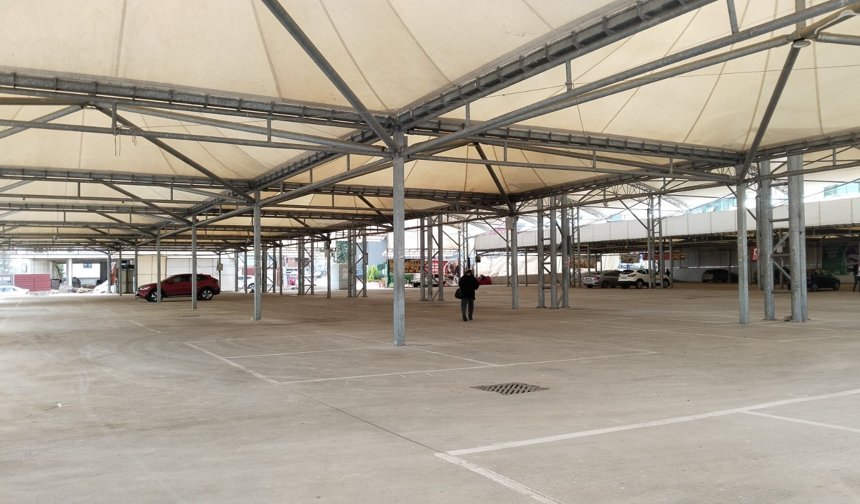 Uşak Sigorta Pazarı'nın ücretli otopark uygulaması sonlanmalı! Çevre sokaklarda park yoğunluğu vatandaşa eziyet oldu!