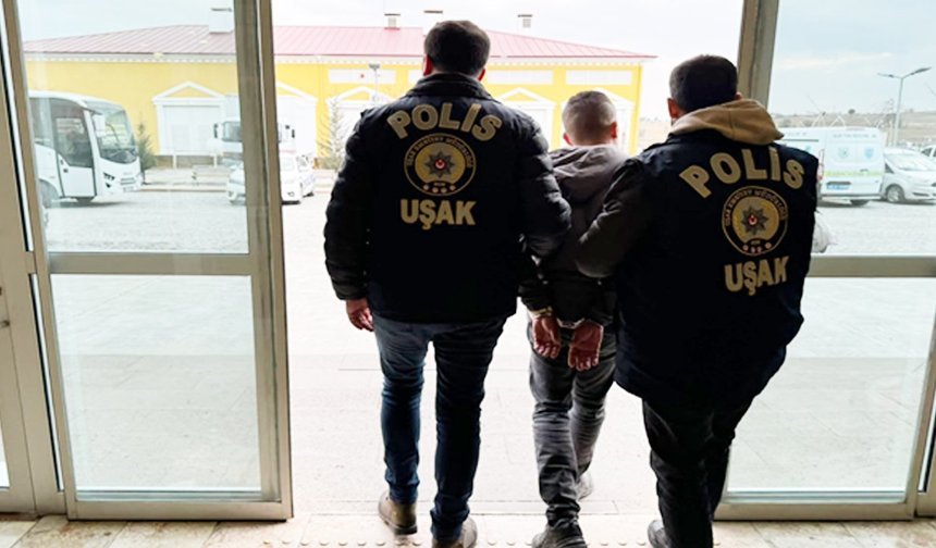 Uşak'ta bilişim dolandırıcılığı yaptığı bildirilen ve 34 ayrı suç kaydı olan firari yakalandı
