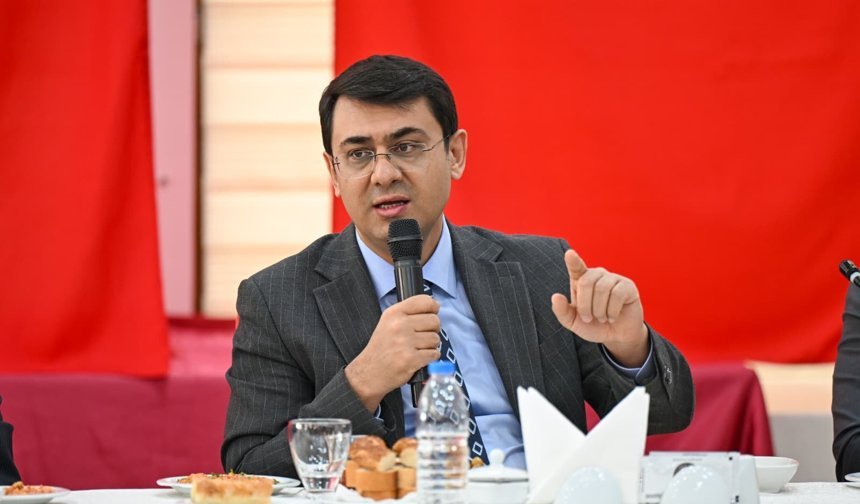 Uşak Valisi Kartal, kentteki basın mensuplarıyla buluştu! Valilik binası önümüzdeki günlerde taşınacak