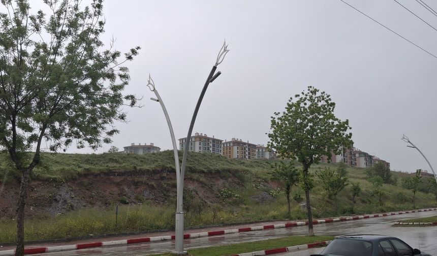 Uşak’ta görülen aralıklı yağışlar zaman zaman etkili oluyor
