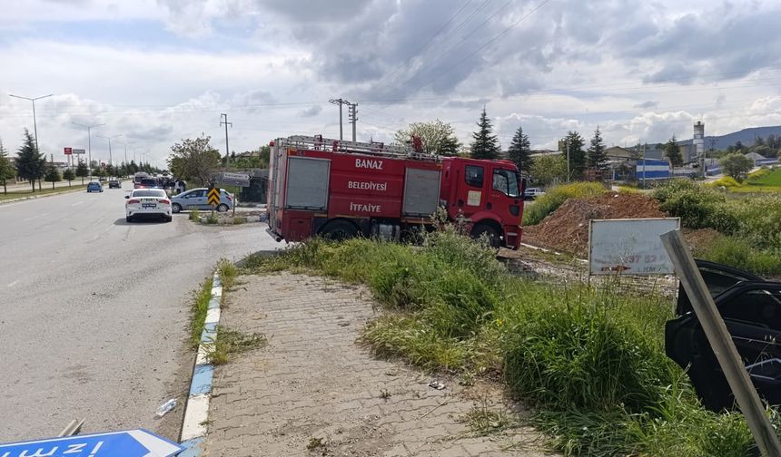 Uşak'ın Banaz ilçesinde feci kaza! 1'i bebek toplam 6 kişi yaralandı!
