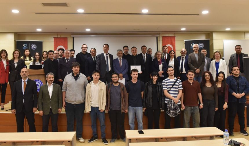 15 Temmuz Manşetleri Gazetecilik Atölyesi’nin üçüncüsü Ege'de yapıldı