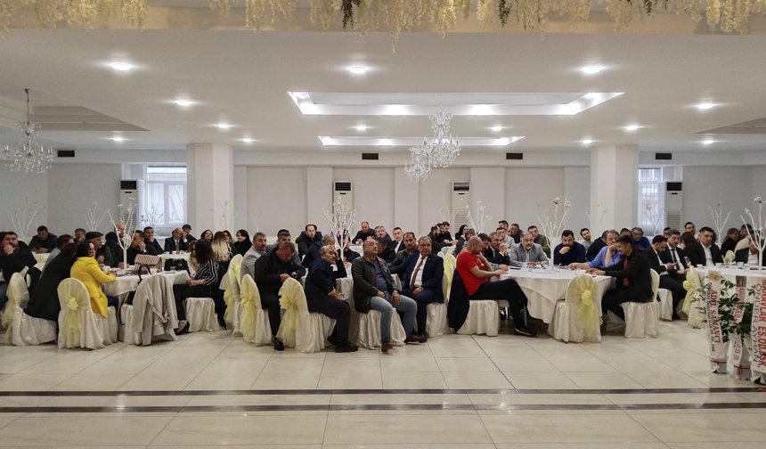 Karşısına rakip çıkmayan Atalay Savaş, bir dönem daha Uşak Esnaf Odaları Birliği Başkanı oldu!