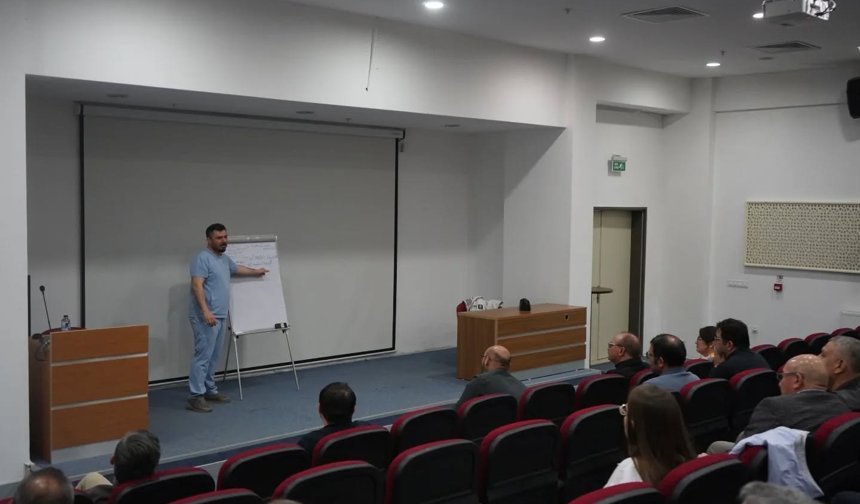 Uşak’ta Nisan ayının eğitim konusu olan ‘Kardiyovasküler Hastalıklar’ programı düzenlendi