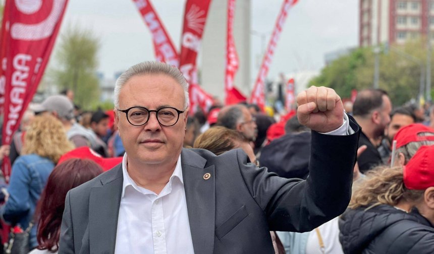 Uşak Milletvekillerinden 1 Mayıs mesajları! Ali Karaoba Tandoğan Meydanı’nda işçilerle bir araya geldi