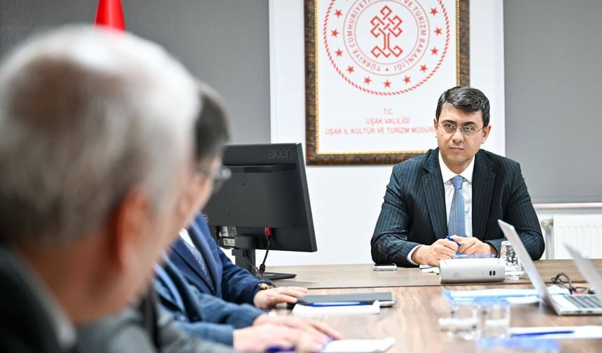 Uşak Valisi Serdar Kartal, kentte yürütülen turizm çalışmaları ile ilgili brifing aldı
