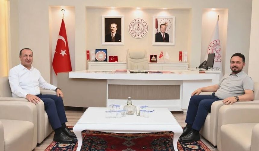 AK Parti Uşak İl Başkanı Himmet Yaşar, Halil Yücel’i ziyaret etti