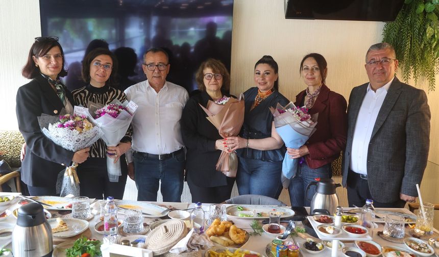 Uşak Belediye Başkanvekili Hatice Terekeci Özkan düzenlenen program vesilesiyle annelerle buluştu