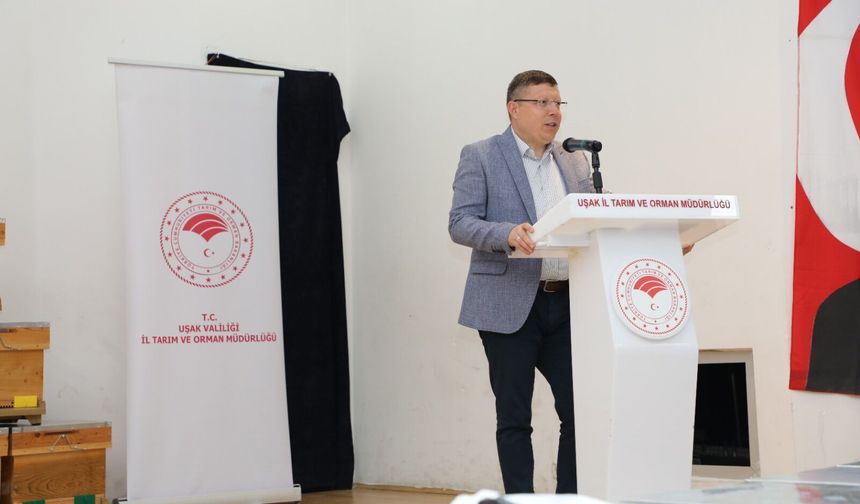 Karahallı’da gerçekleştirilen arıcılığa destek programına Uşak milletvekili Tuğrul’da katıldı