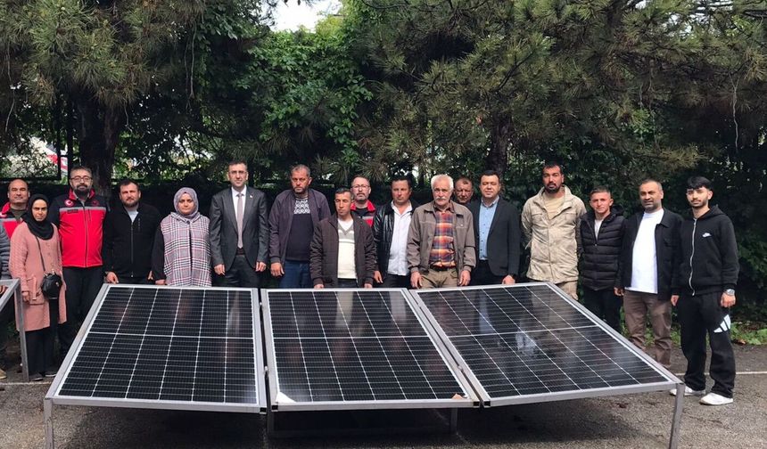 Uşak’ta yayla hayvan yetiştiriciliği yapan üreticilere güneş paneli desteği verildi