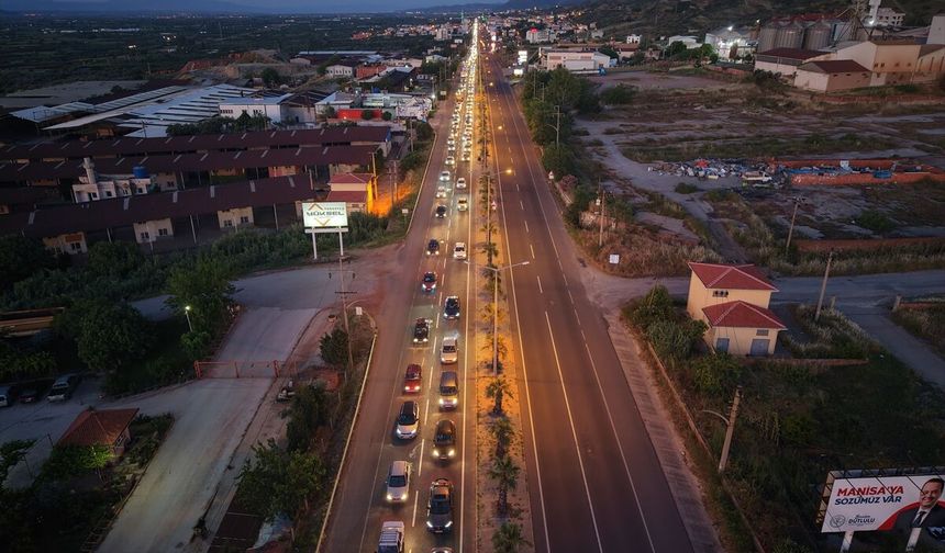 İzmir, Uşak ve Ankara arasında yoğun trafik! Bayram dönüşü başladı!