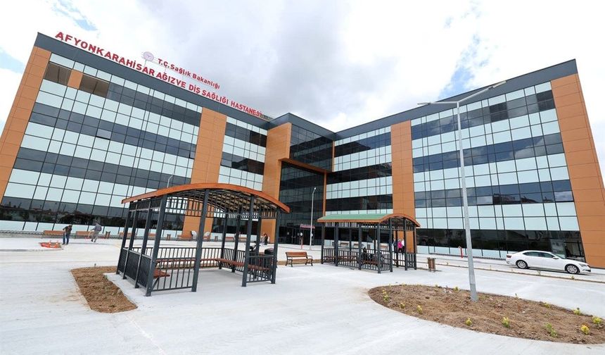 Uşak'tan hastaların gittiği Afyon'da yeni diş sağlığı hastanesi hizmete başladı
