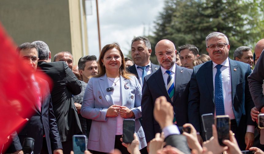 AK Partili Burcu Köksal, Uşak’ın komşusu Afyon’u yeniden inşa edeceklerini vurguladı