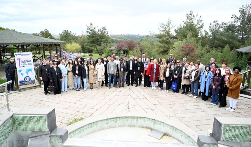Uşak Üniversitesi’nin 13 ülkeden akademisyenleri buluşturduğu 7'inci Uluslararası Hafta tamamlandı