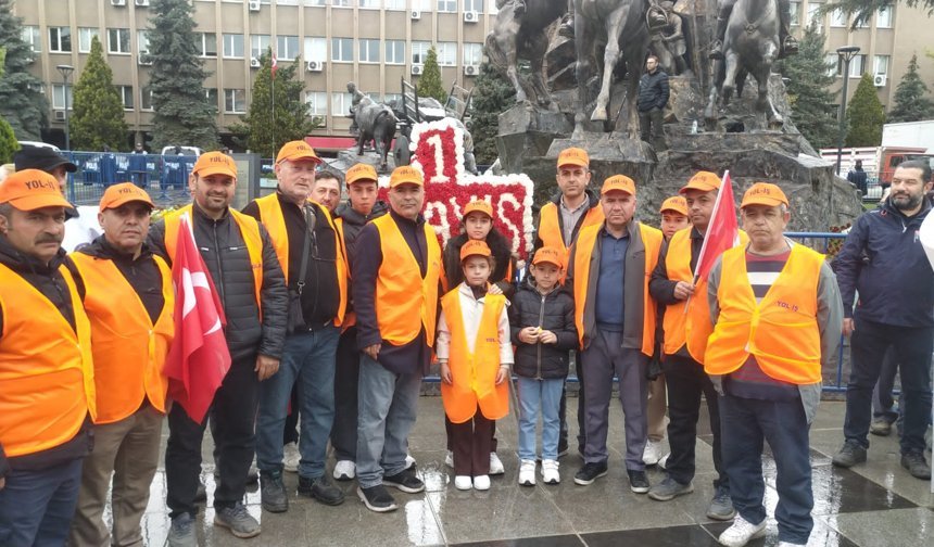 Uşak'ın yolları inşa eden işçiler, vergide adaletin olmasını ve yüksek enflasyonun son bulmasını istiyor