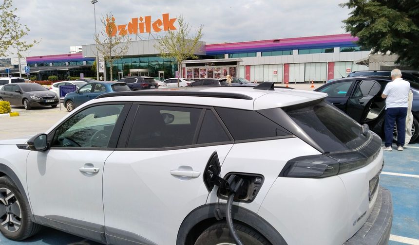 Uşak'ta aynı anda 16 elektrikli aracı şarj edecek ilave üniteler devreye alındı!