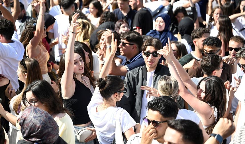 Uşak Üniversitesi mezunlarını; kültür, sanat ve spor bir araya getirdi