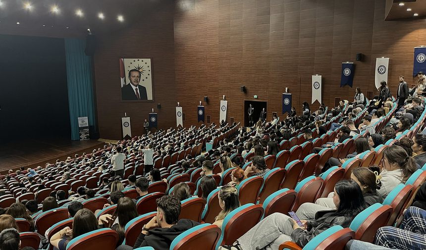 Uşak Üniversitesi’nde, üniversitelerin bölgesel kalkınmadaki rolü ele alındı
