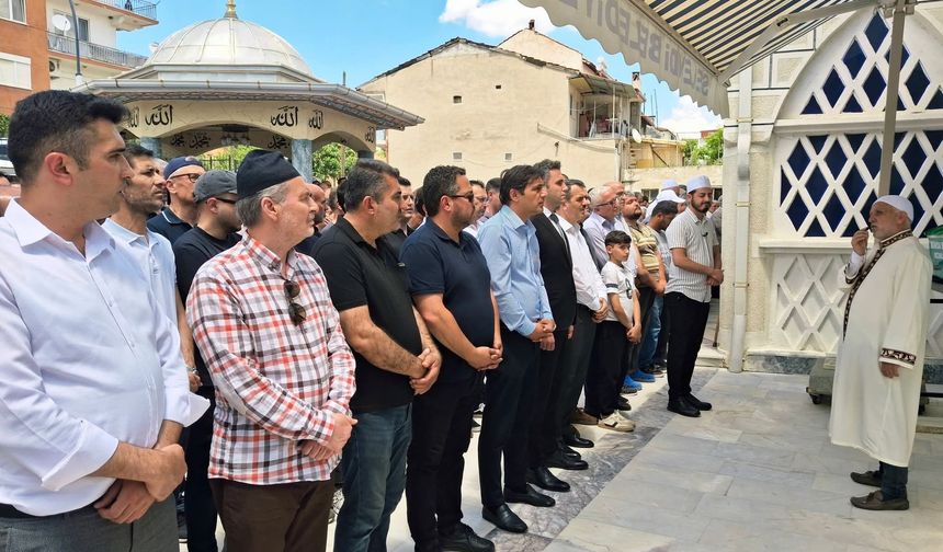 Denizli'deki kazada hayatını kaybeden Selendili Mustafa Fevzi Merdun'un cenaze namazını kardeşi kıldırdı