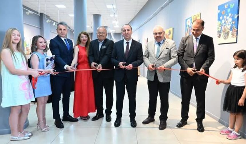 Uşak Turhan Akçay Bilim ve Sanat Merkezi’nde Yıl Sonu Resim Sergisi açıldı