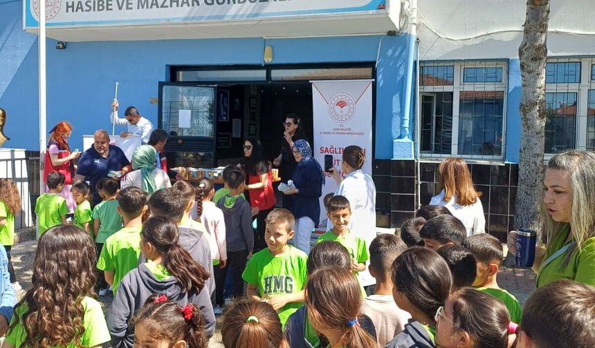 Dünya Süt Günü’nde Uşak’ta öğrencilere süt dağıtıldı