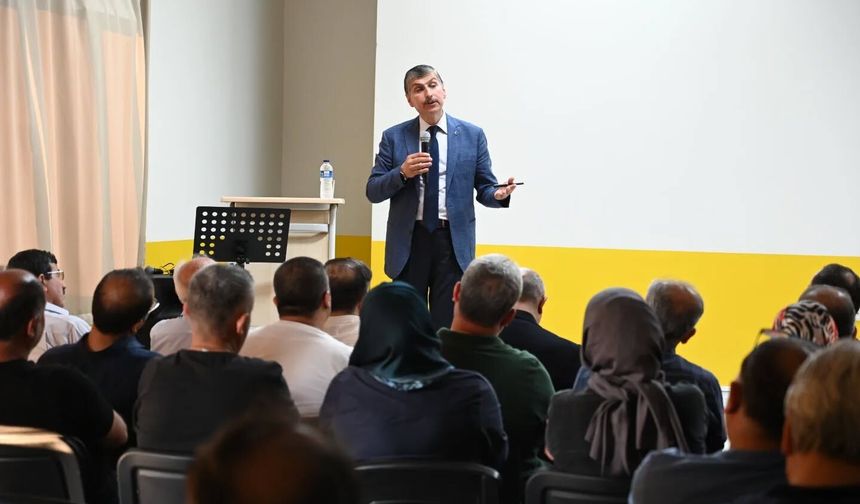 Uşak Naime-Nori Demir İmam Hatip Ortaokulu'nda İstiklal Şairi'nin fikir dünyası ele alındı