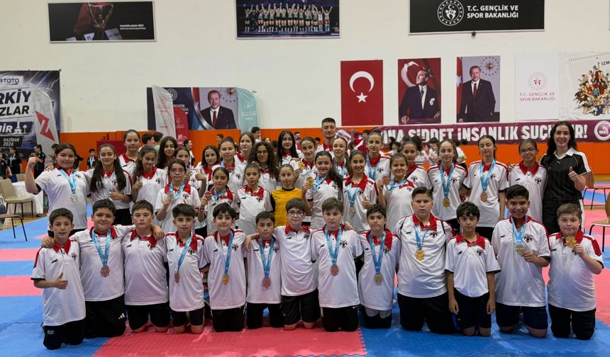 Uşak Özlem adına mücadele eden sporcular, Spor Toto Türkiye Yıldızlar Karate Ligi'nde genel klasmanda şampiyon oldular