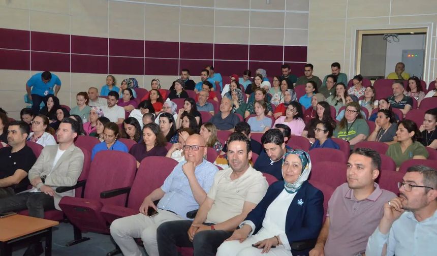 Uşak’ta 'Sağlıklı Hayat Saatleri' projesine yönelik konferanslar düzenleniyor
