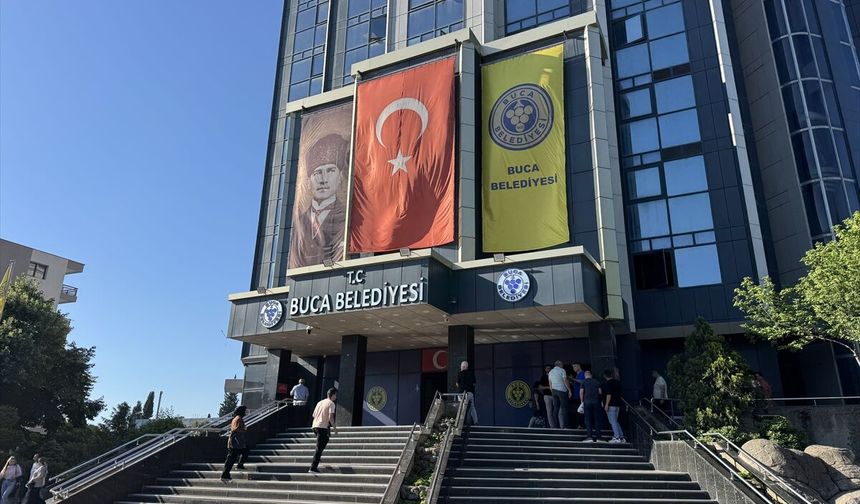 Antalya, Bursa ve Uşak'ın ardından Buca Belediyesine yönelik operasyon yapıldı