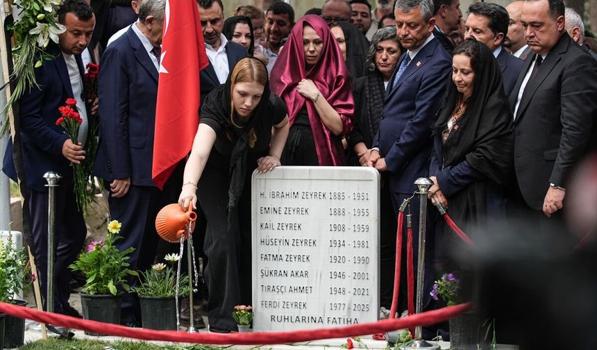 Merhum Başkan Ferdi Zeyrek, mezarının başında saygı ile anıldı