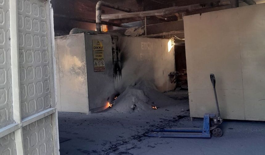 Uşak'ın komşusu Gediz'deki fabrikada patlama! Olay yerinde olan 3 işçiden 1'nin durumu ağır!