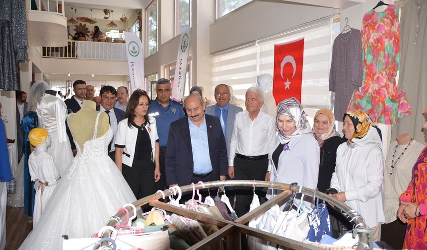 Uşak’ın en büyük ilçesi Banaz’da Halk Eğitim Merkezi; yıl sonu sergisi açtı