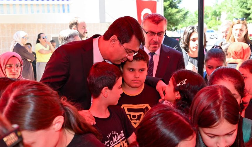 Uşak Fatih Ünal Gençlik Merkezi'nde çevre etkinlikleri kapsamında şenlik yapıldı