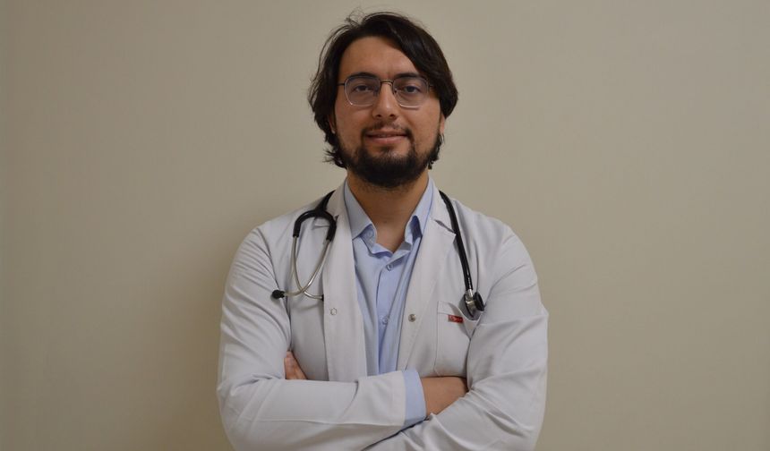 Uzm. Dr. Ahmet Faruk Hoşgören, Uşak Eğitim ve Araştırma Hastanesi’nde çocuk sağlığı adına yeni görevine başladı