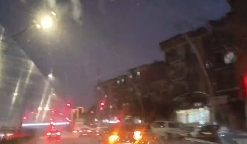 Uşak'ta aniden bastıran yağmur etkili oldu! Sürücüler dikkatli olmalılar!