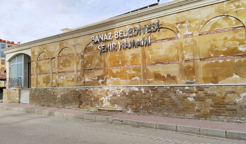 Uşak'ın Banaz ilçesindeki Şehir Hamamı da vatandaşın ilgisi olmadığı için atıl bekliyor!