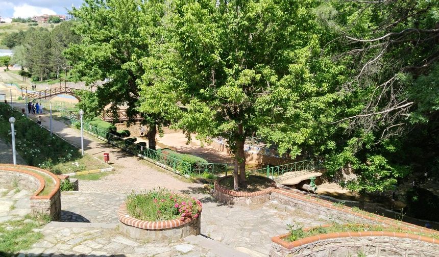 Uşak'taki Huzur Park'ın içinde bulunan kafeterya işler hale gelecek