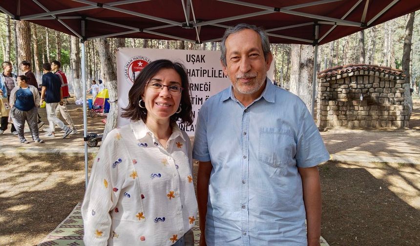 Uşak Belediye Başkan Vekili Hatice Terekeci Özkan, katıldığı programda ortaokul öğretmeniyle buluştu