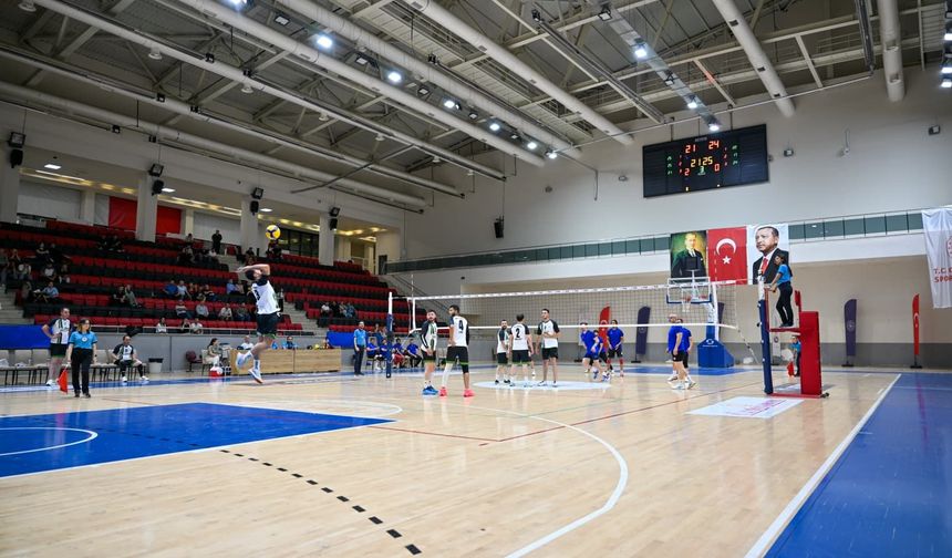 Uşak'ta binlerce yıl önce voleybol oynanan Akmonia'nın adını taşıyan turnuva tamamlandı