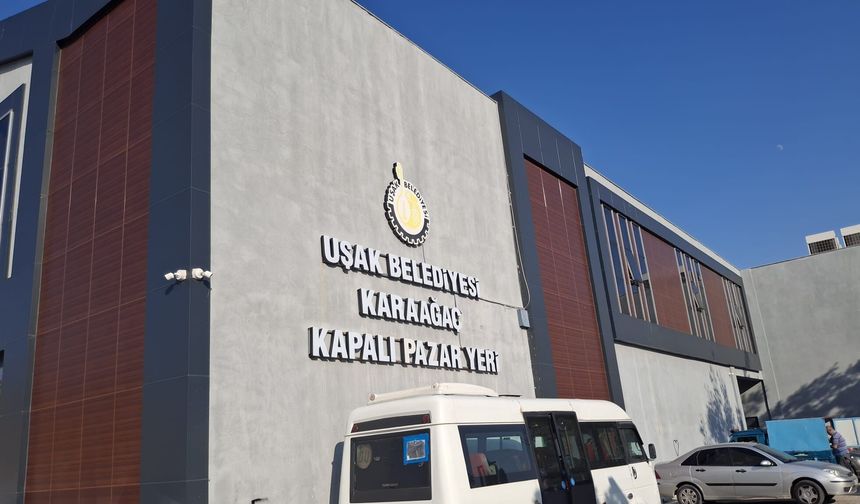 Uşak Karaağaç'taki düğün salonu ful çekiyor, pazar yeri boş yatıyor
