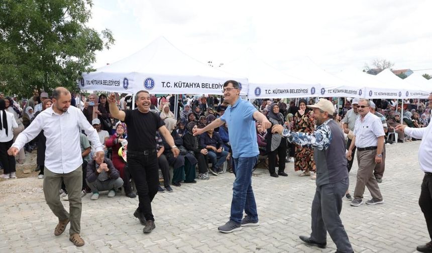 Kütahya'daki Çamlıca Hasat Şenliği keyifli anlara sahne oldu