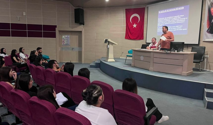 Uşak Eğitim ve Araştırma Hastanesi'nde yaz stajı yapacak olan öğrencilere yönelik işbaşı eğitimi düzenlendi
