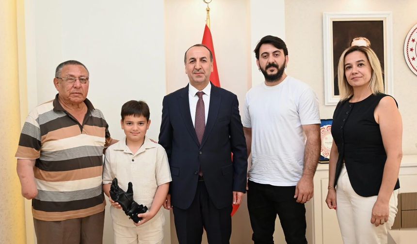 Uşak Mehmetçik İlkokulu öğrencisi Doruk Alptuğ Ay, özel bir biyonik el tasarladı