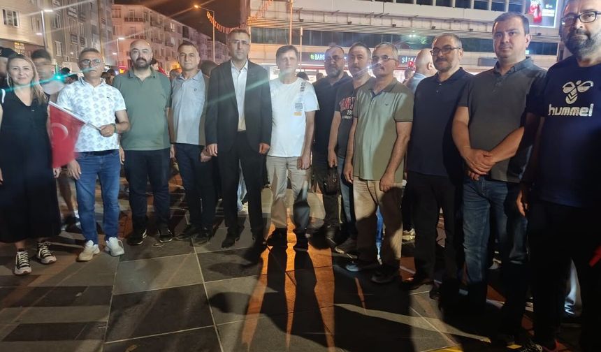 Uşak İl Tarım ve Orman Müdürü Serkan Bilir, demokrasi nöbetine katıldı
