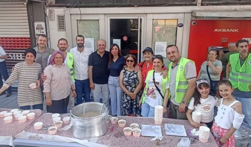 İzmir'de yaşayan Uşaklılar, Sevgi Yolu'nda aşure ikram etti