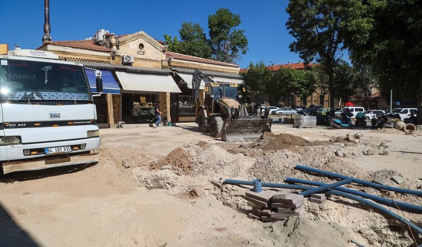 Uşak Mende Pazarı ve Barbaros Caddesi gibi çalışma yapılan bölgelerdeki esnafı ziyaret etti