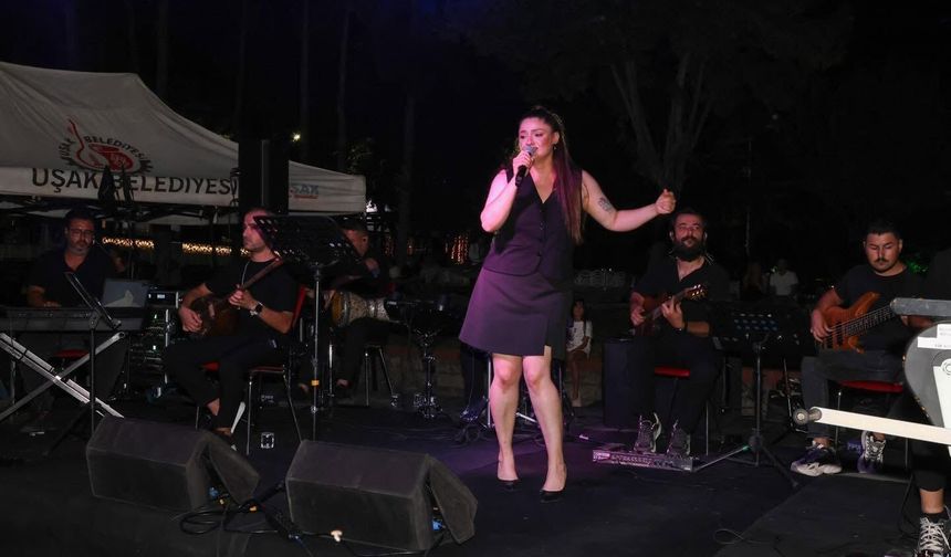 Atapark'ta yaz konserleri, Gamze Kucak'ın Uşaklılara müzik ziyafetiyle başladı